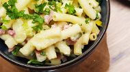 Macaroni met kaas, bacon en groenten