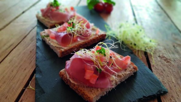 Smaakvolle boterham met gandaham en preischeuten