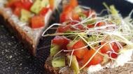 Gezonde pittige boterham met avocado